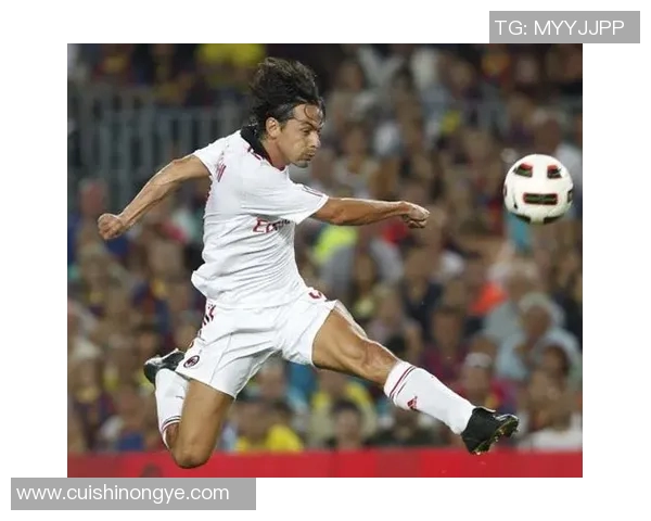 顶级球星精彩足球射门瞬间全程回放震撼画面燃爆绿茵球场